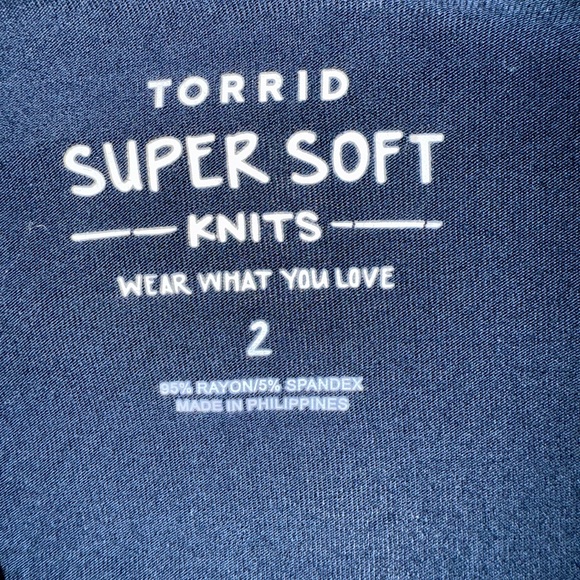 Torrid Navy Blue Women's Top. PTP 22. - Picture 3 of 3